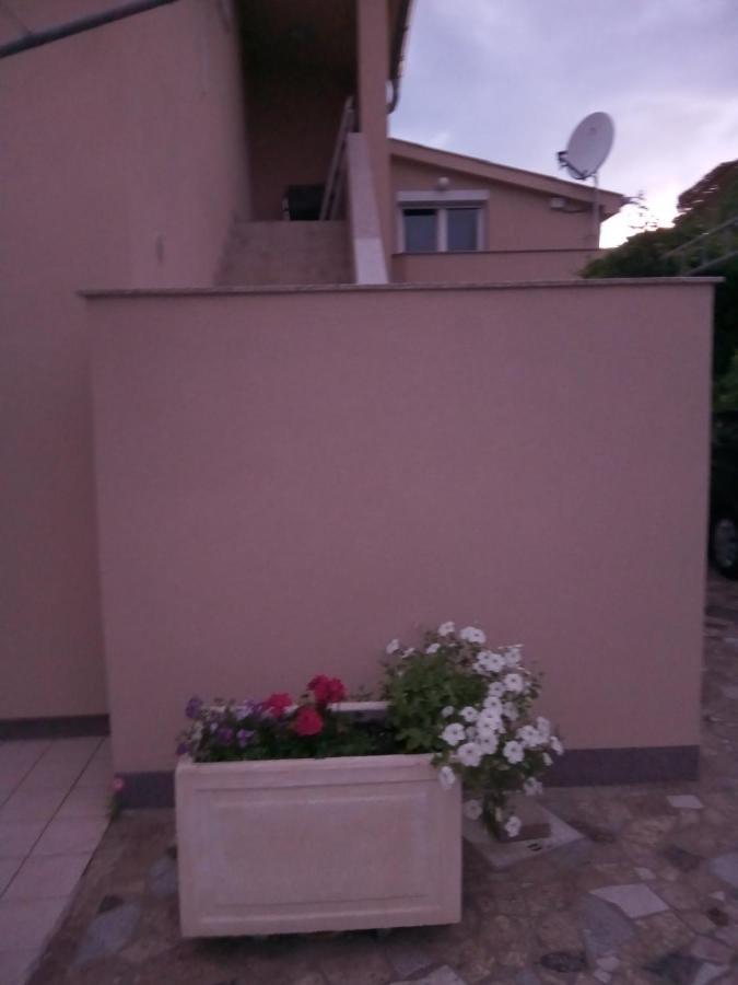 Apartmani Danijela Lopar Exterior foto